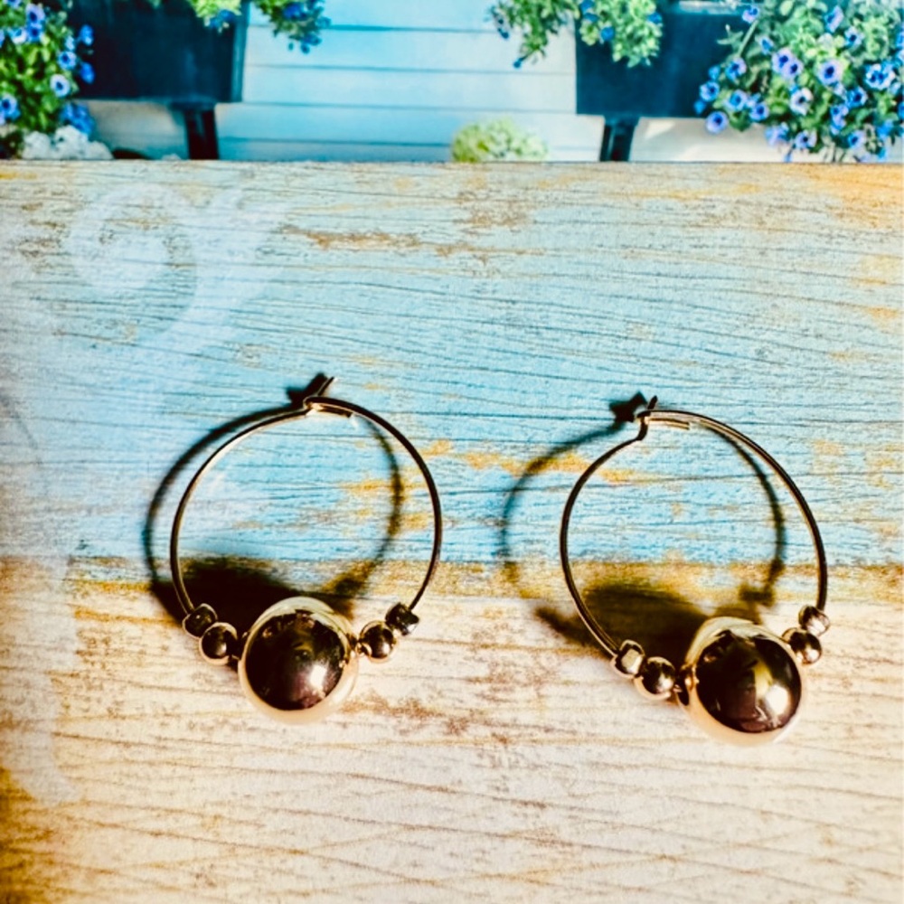 📦 REDUCED! Chic Gold Beaded-Wire Hoop Earrings